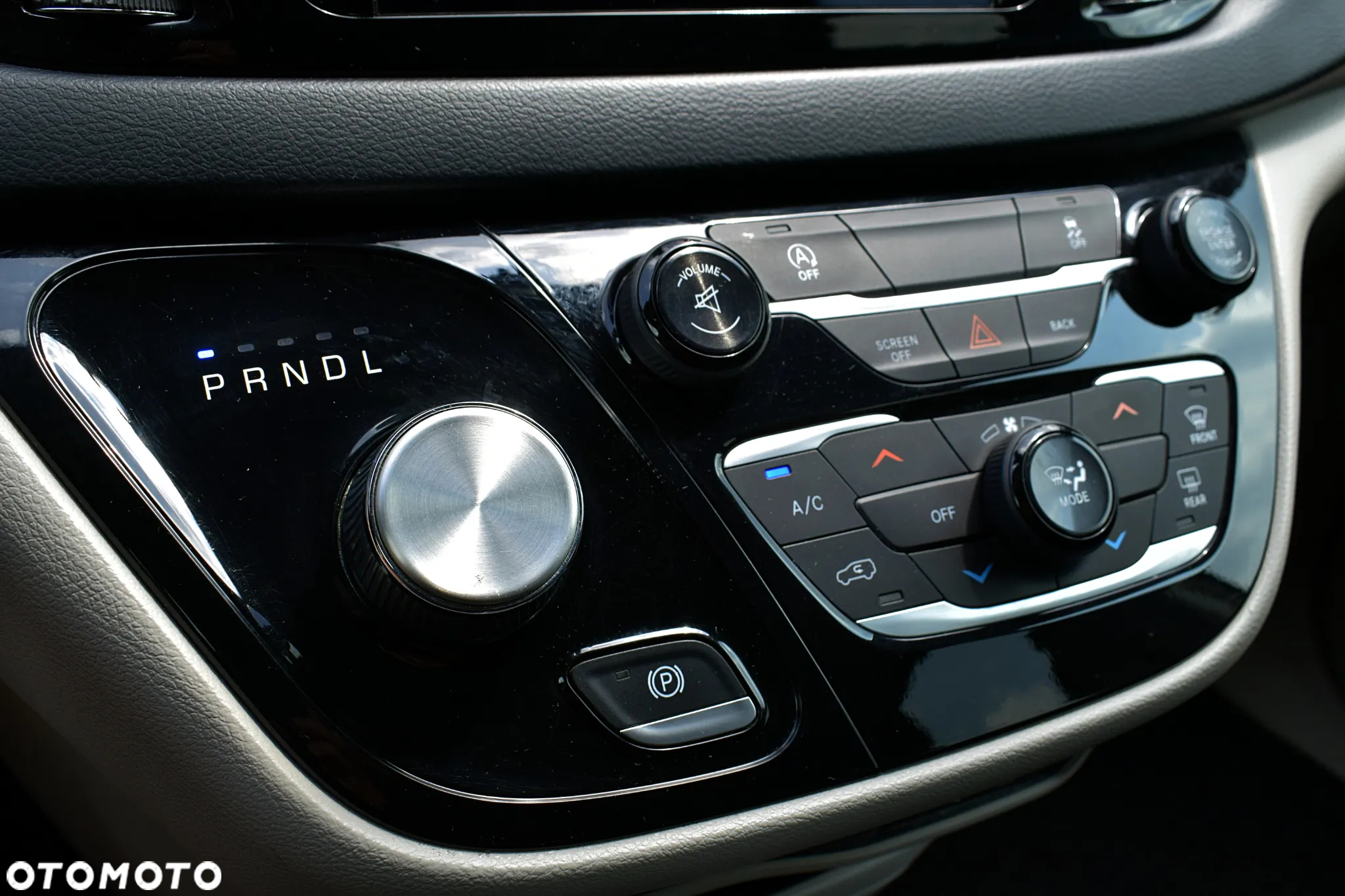 Chrysler Pacifica - 16