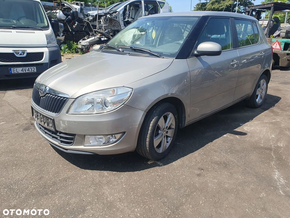 Fabia 2  na części silnik zderzak lampa prawa przód drzwi szyba - 8