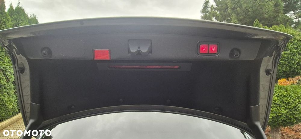 Mercedes-Benz Klasa E 200 4-Matic - 26