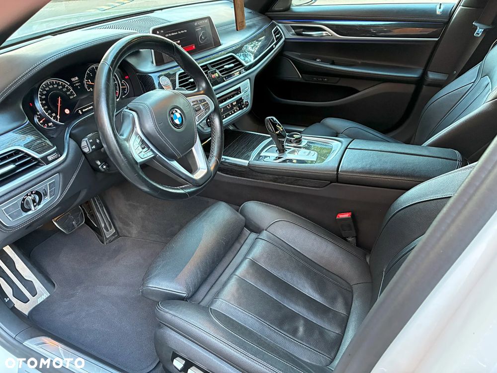 BMW Seria 7 740Li - 29
