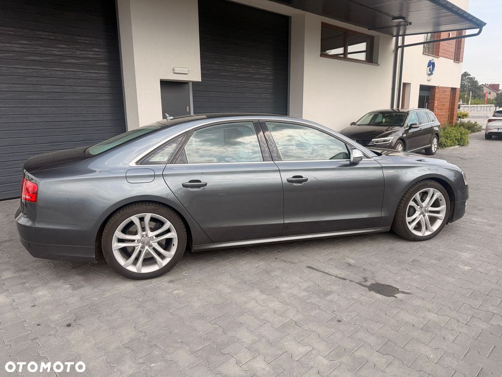 Audi S8 - 12