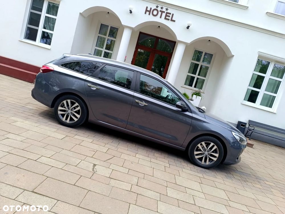 Hyundai i30 blue Kombi 1.6 CRDi Style - 16