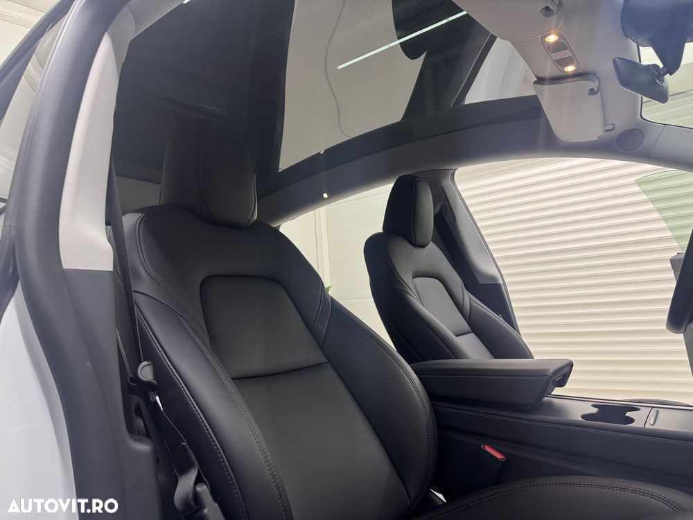 Tesla Model Y Long Range Dual Motor AWD - 14