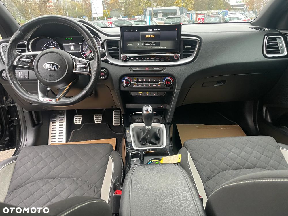 Kia ProCeed - 24