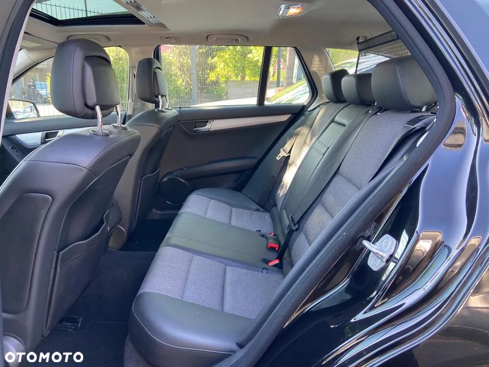 Mercedes-Benz Klasa C 180 T CGI Automatik BlueEFFICIENCY Avantgarde - 4