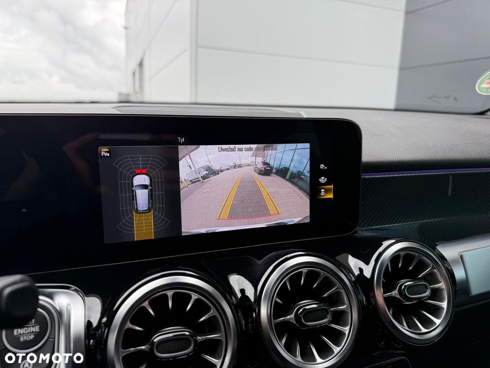 Mercedes-Benz GLB 200 4-Matic AMG Line 8G-DCT - 17