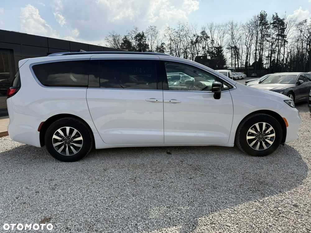 Chrysler Pacifica - 33