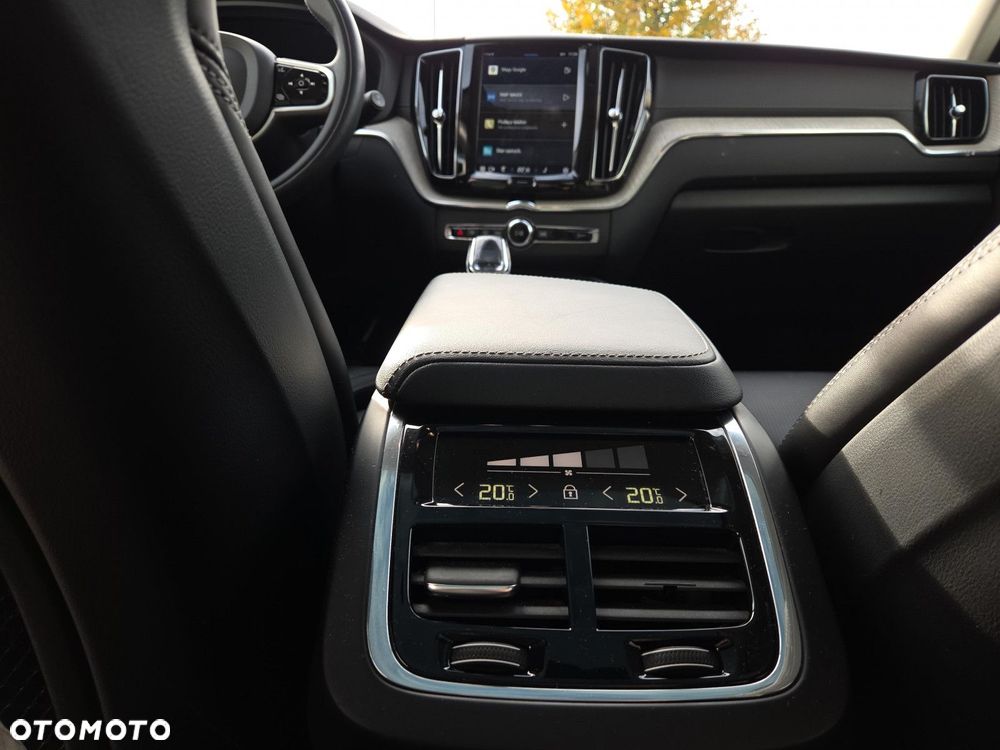 Volvo XC 60 B4 D AWD Inscription - 28