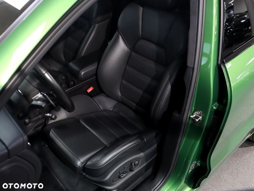 Porsche Macan Turbo - 16