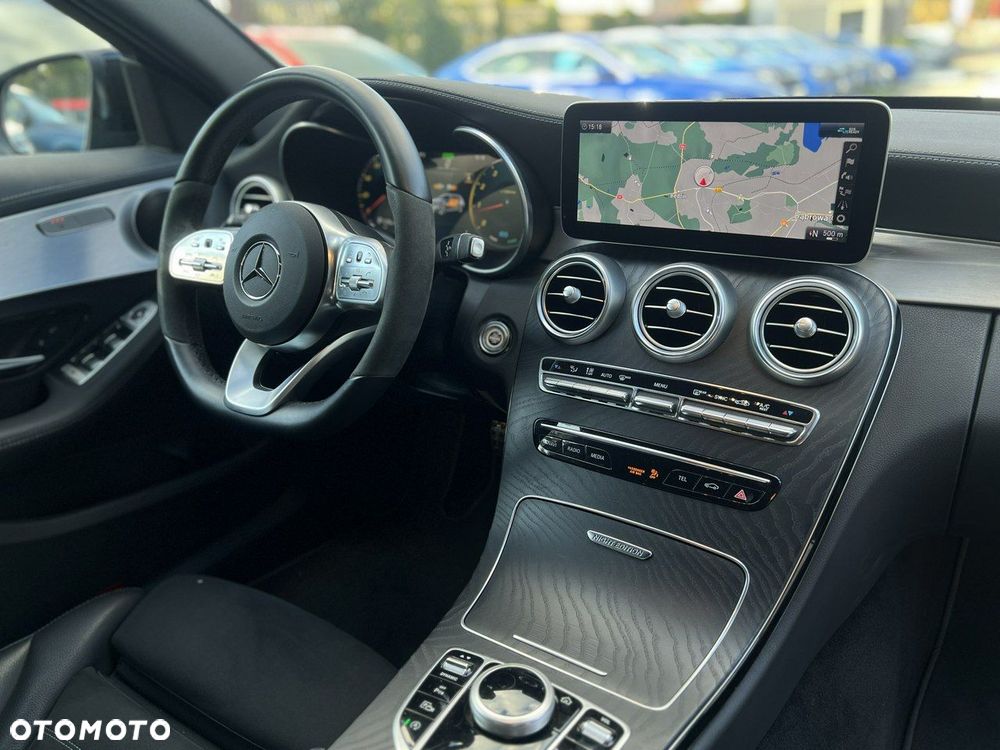 Mercedes-Benz Klasa C 300 T 9G-TRONIC Night Edition - 19
