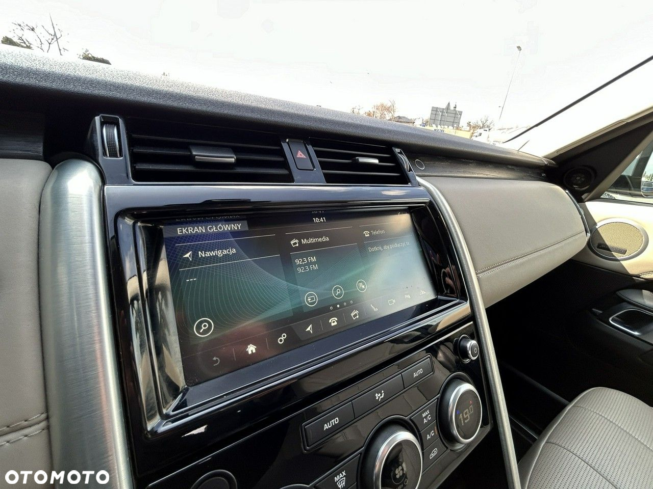 Land Rover Discovery V 3.0 Si6 HSE Luxury - 18