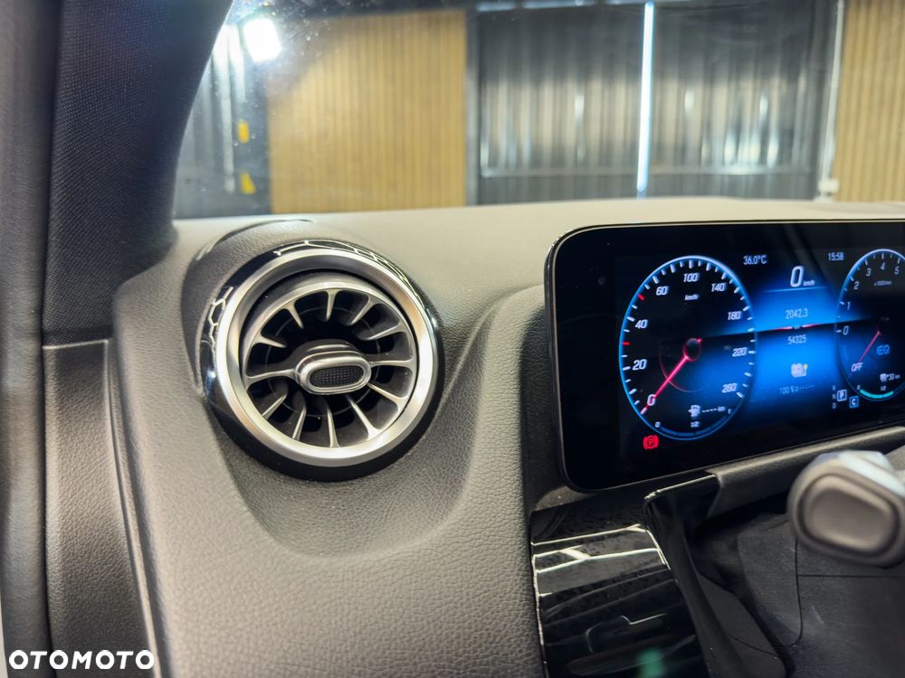 Mercedes-Benz GLA - 34