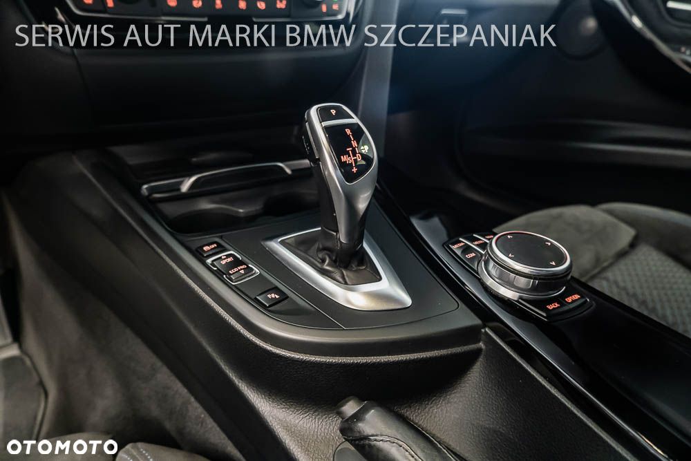 BMW Seria 3 330i M Sport - 18