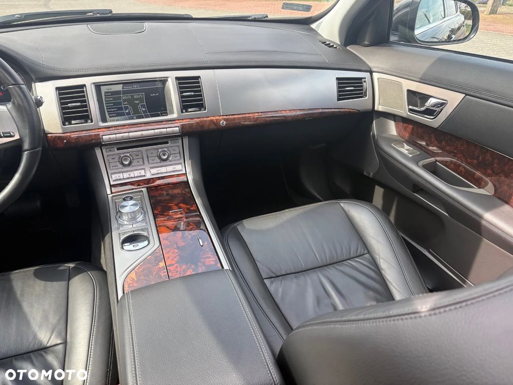 Jaguar XF 3.0 V6 Luxury - 18