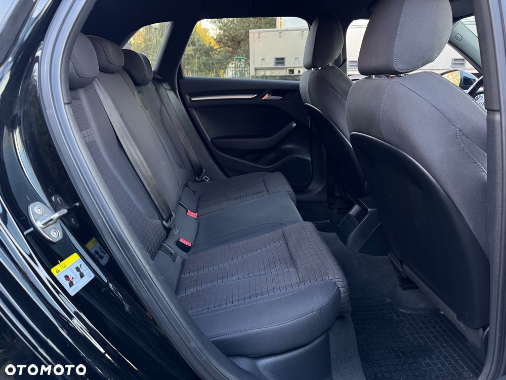 Audi A3 Sportback 1.6 TDI S line Sportpaket - 19