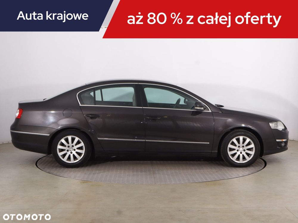 Volkswagen Passat - 8
