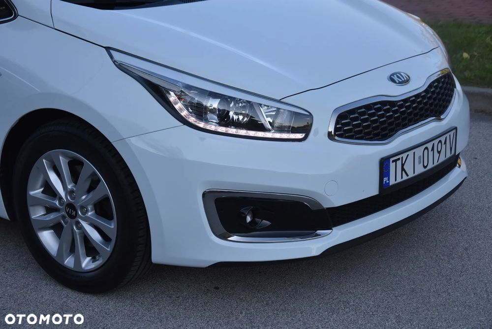 Kia Ceed 1.4 CVVT Dream-Team Edition - 13