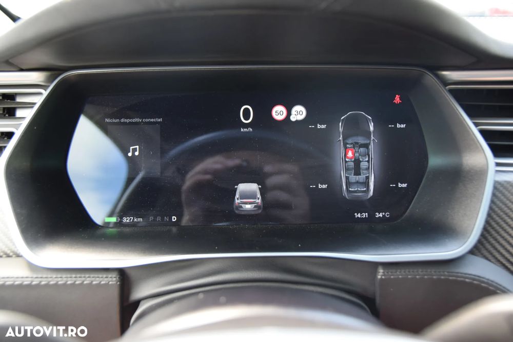 Tesla Model X - 40