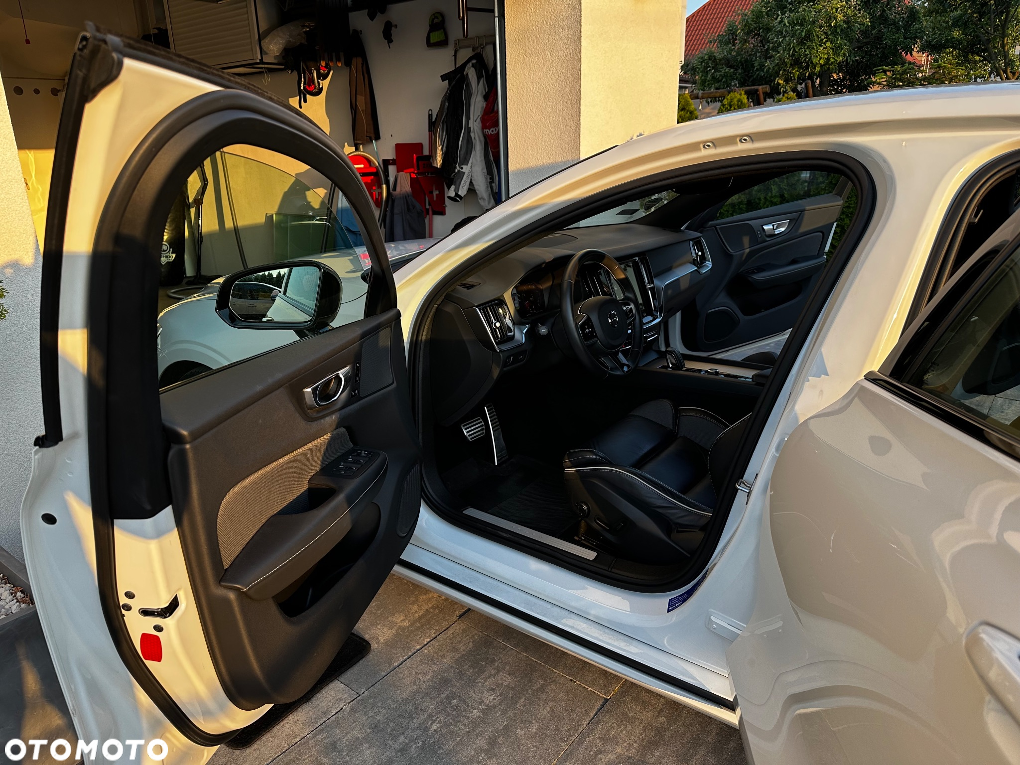Volvo S60 B4 B R-Design - 16