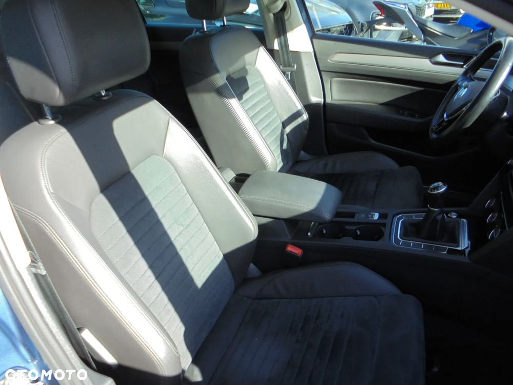 Volkswagen Passat Variant 2.0 TDI SCR BlueMotion Highline - 14