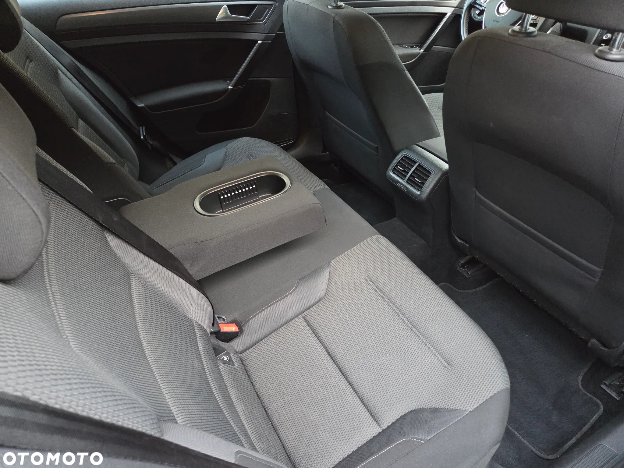 Volkswagen Golf - 24