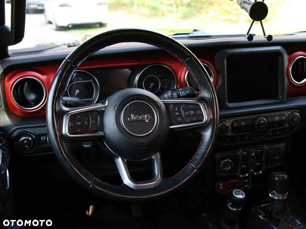 Jeep Wrangler - 12