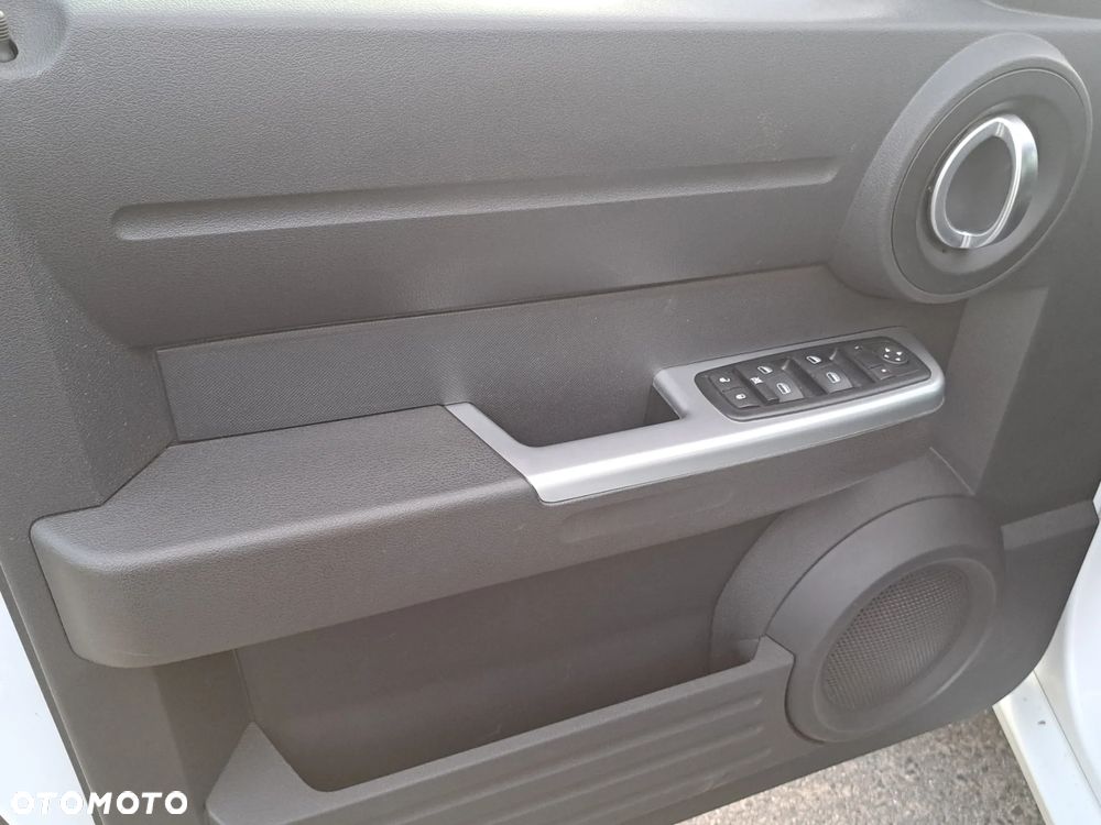 Dodge Nitro 4.0 Automatik R/T - 12