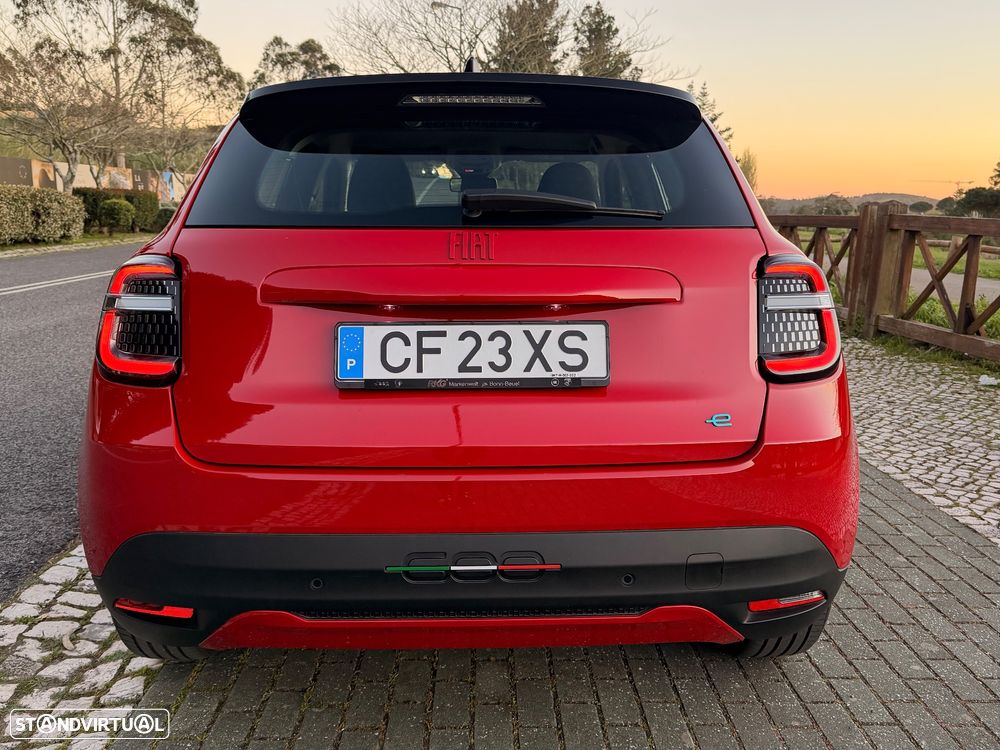 Fiat 600e Red - 7