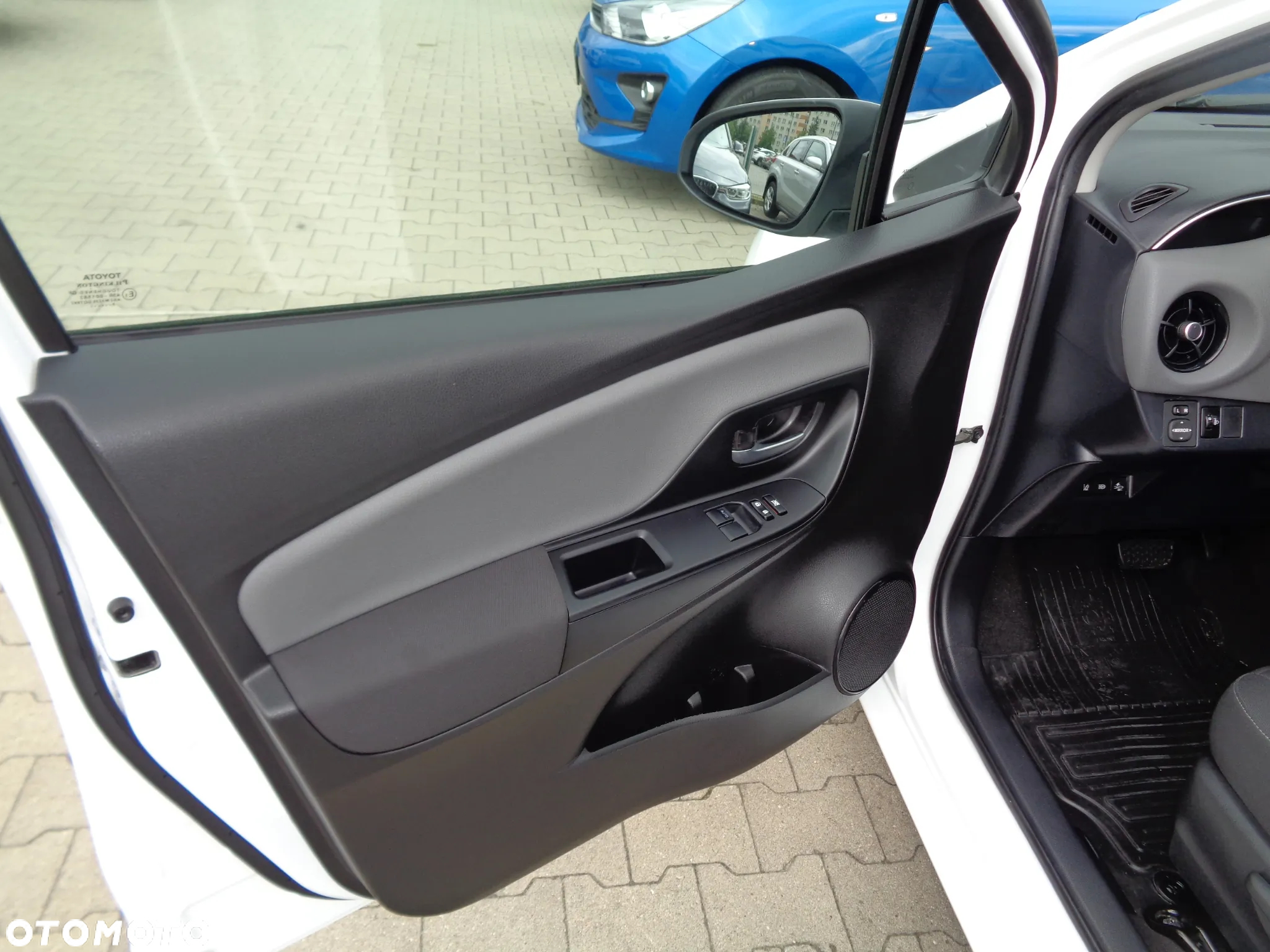 Toyota Yaris Hybrid 100 Premium - 16