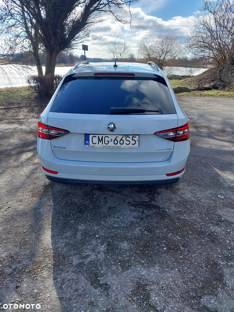 Skoda Superb 2.0 TDI Style DSG - 4