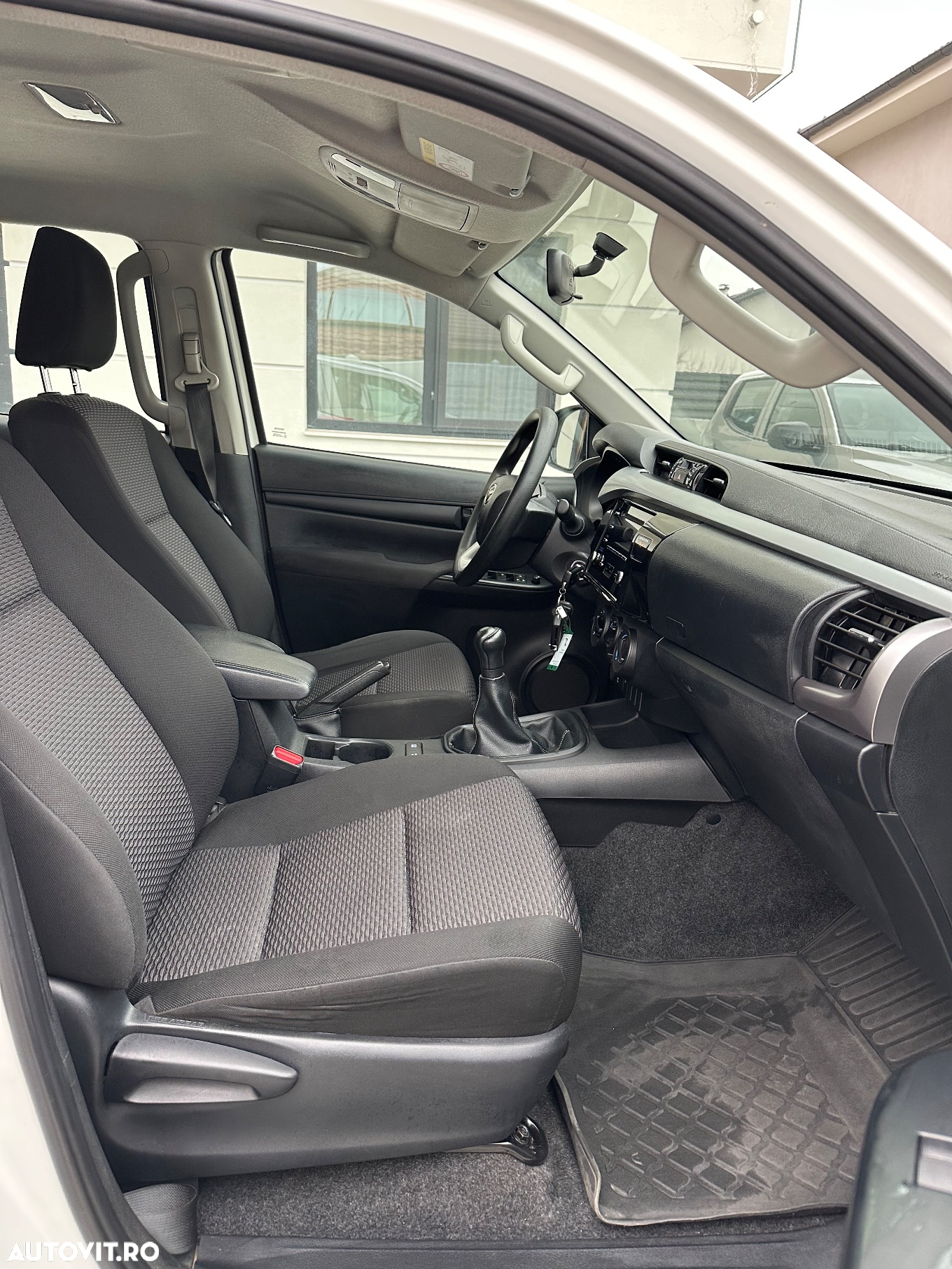 Toyota Hilux 2.4D 150CP 4x4 Double Cab 6MT Style - 9