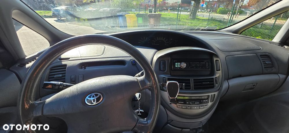Toyota Previa D-4D - 8