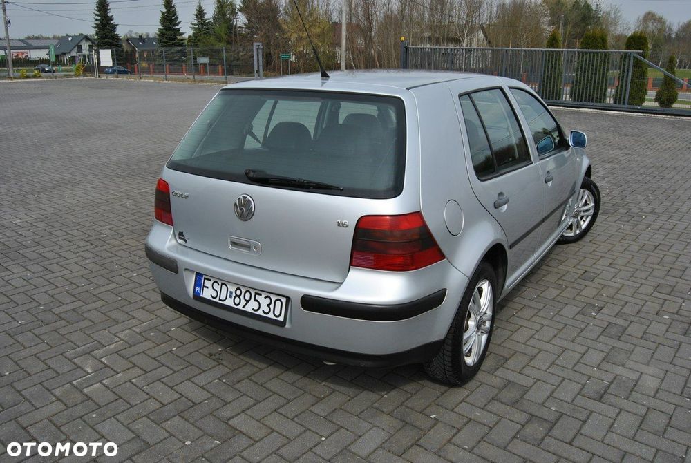 Volkswagen Golf 1.6 Comfortline - 4
