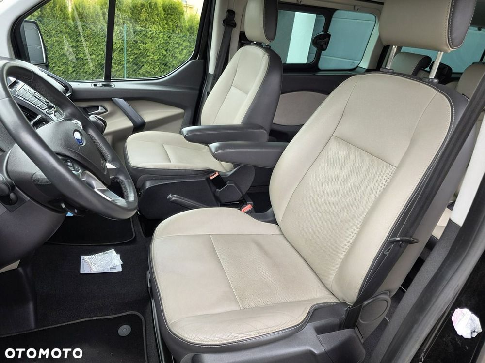 Ford Tourneo Custom - 12