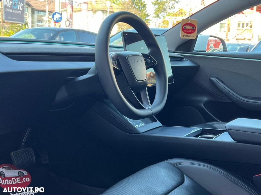 Tesla Model 3 - 6