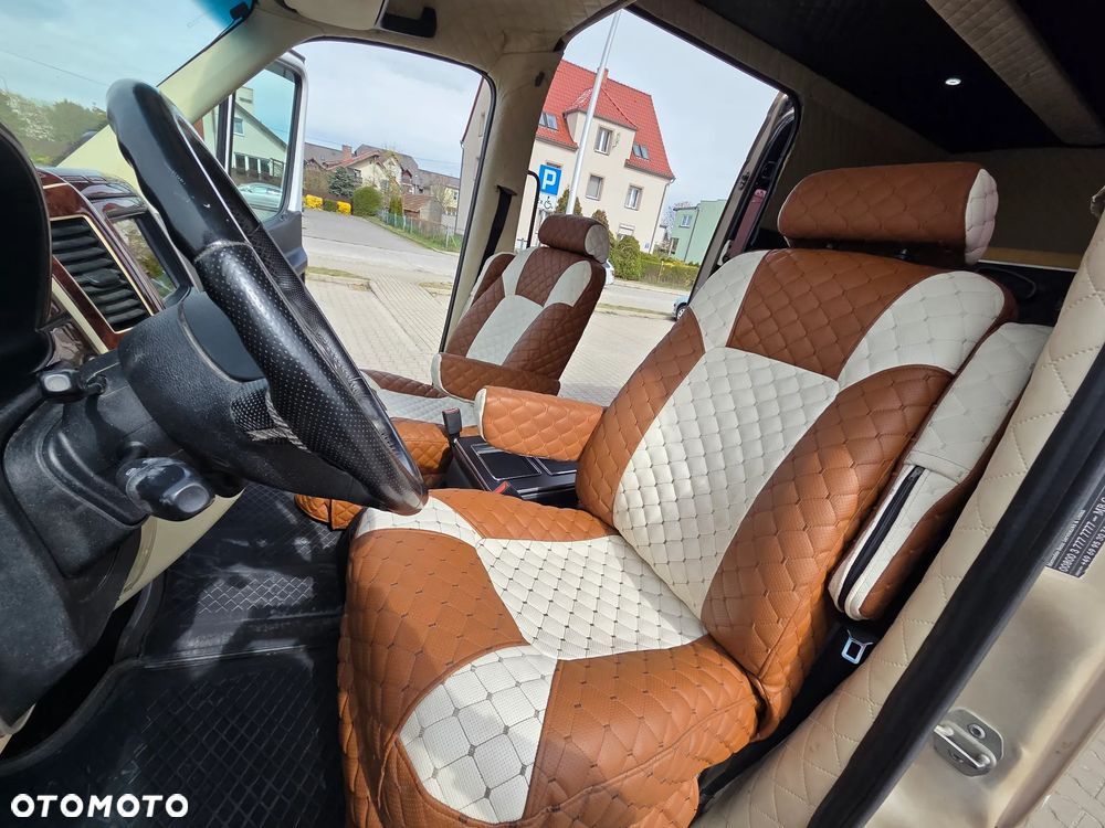 Mercedes-Benz Sprinter - 24