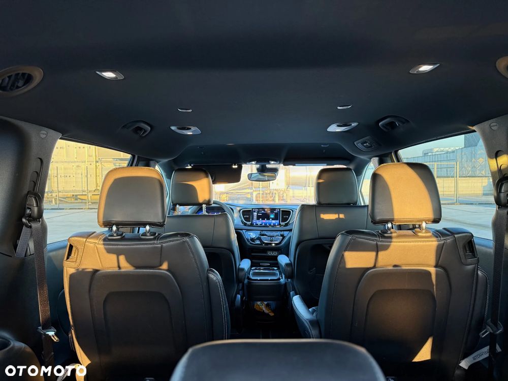 Chrysler Pacifica - 15