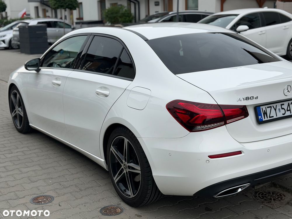 Mercedes-Benz Klasa A 180 d Edition 1 7G-DCT - 13
