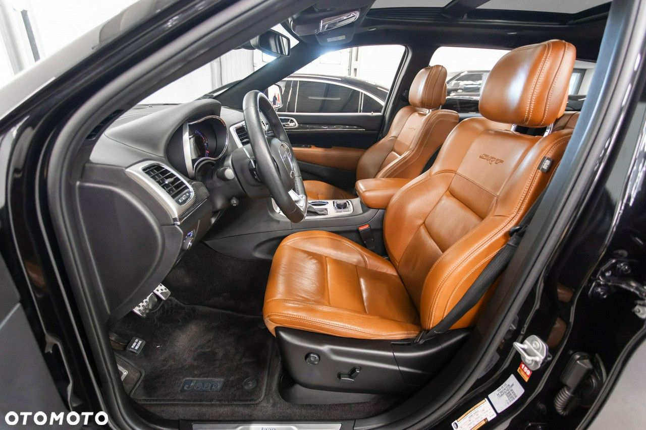 Jeep Grand Cherokee - 24