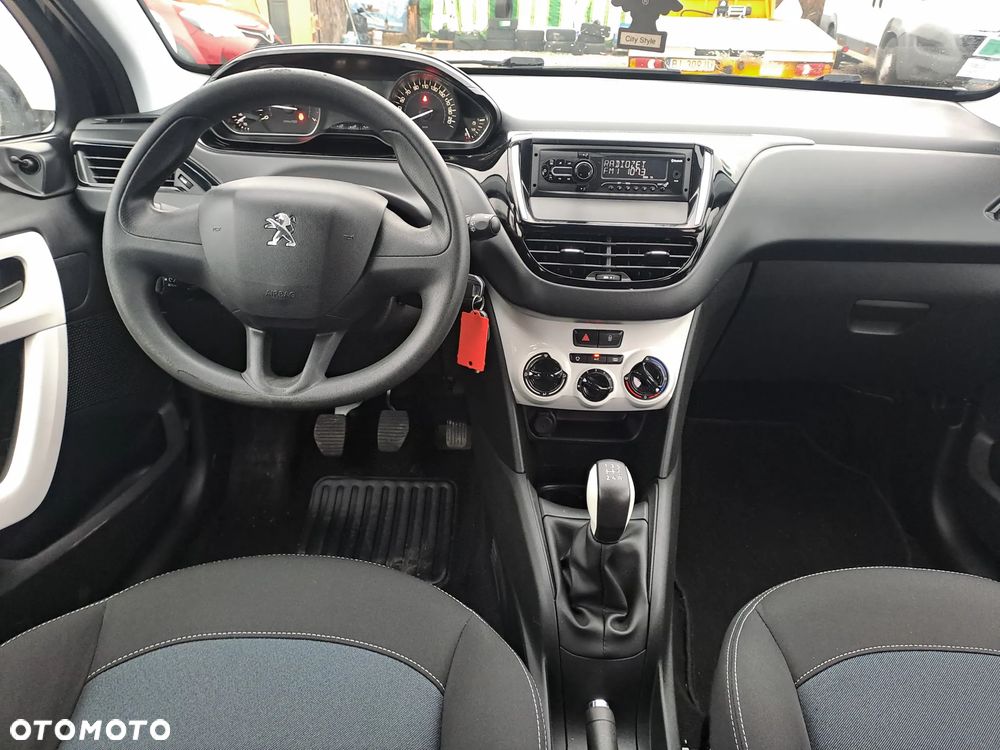 Peugeot 208 - 10