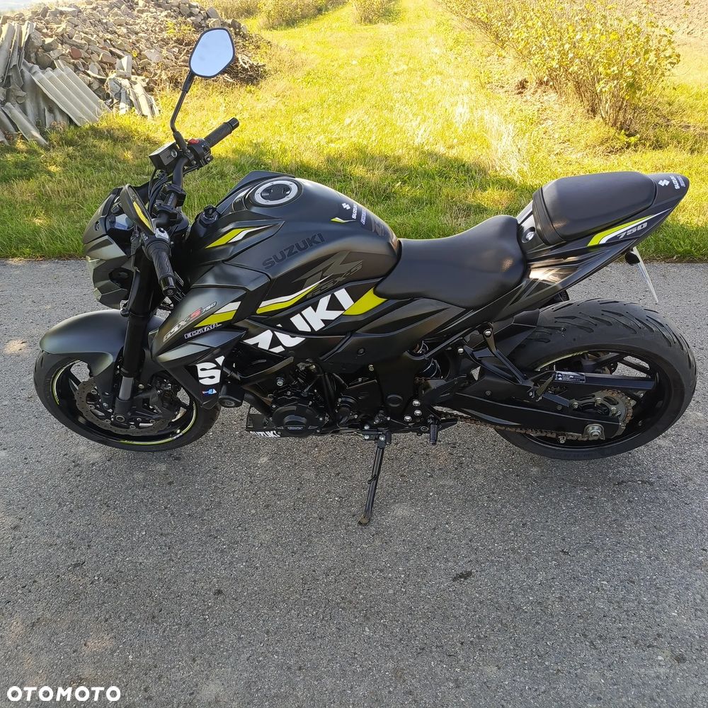 Suzuki GSX - 11