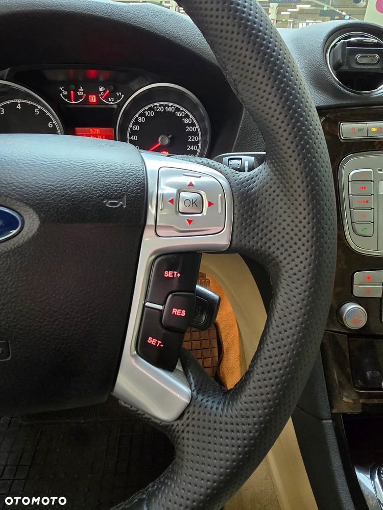 Ford Mondeo 2.0 Ghia - 12