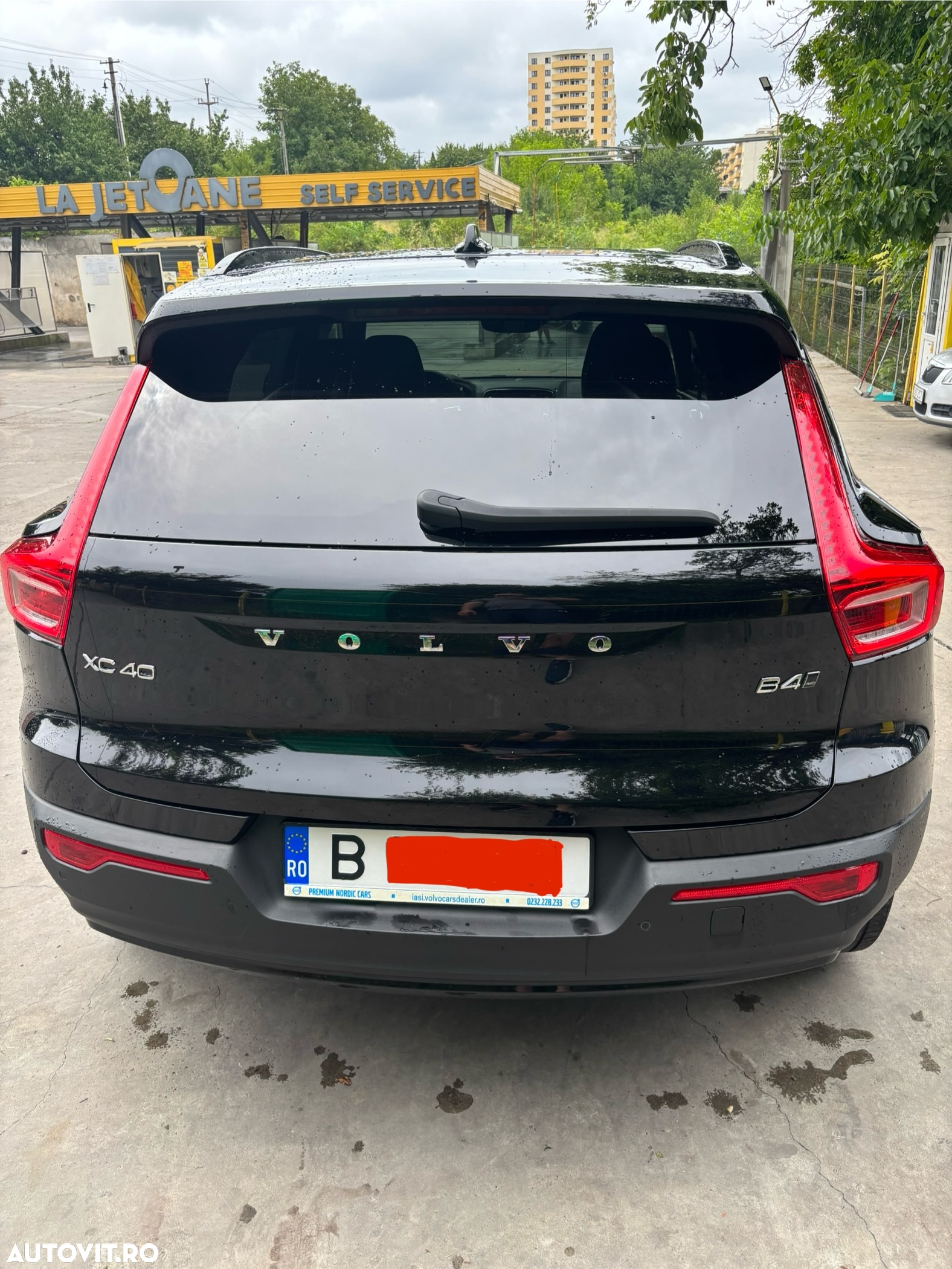 Volvo XC 40 B4 AT8 AWD Mild Hybrid R-Design - 4