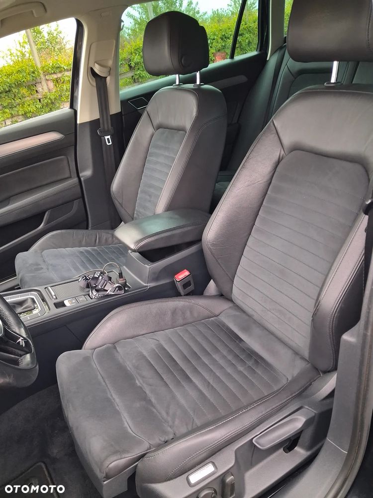 Volkswagen Passat 1.6 TDI SCR DSG Business - 8