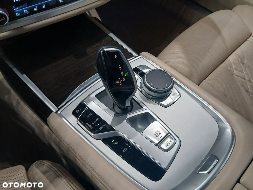 BMW Seria 7 740i - 20