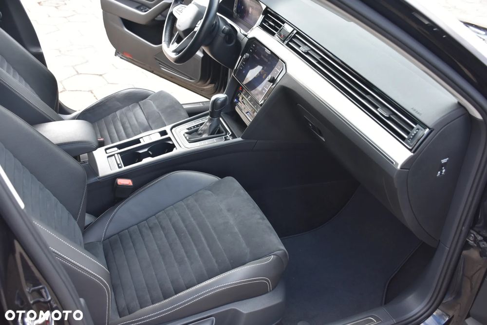 Volkswagen Passat Variant 2.0 TDI SCR DSG 4Motion Business - 25
