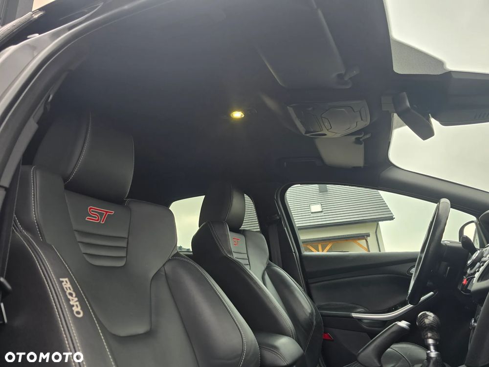 Ford Focus Turnier 2.0 EcoBoost ST mit Leder-Sport-Paket - 8
