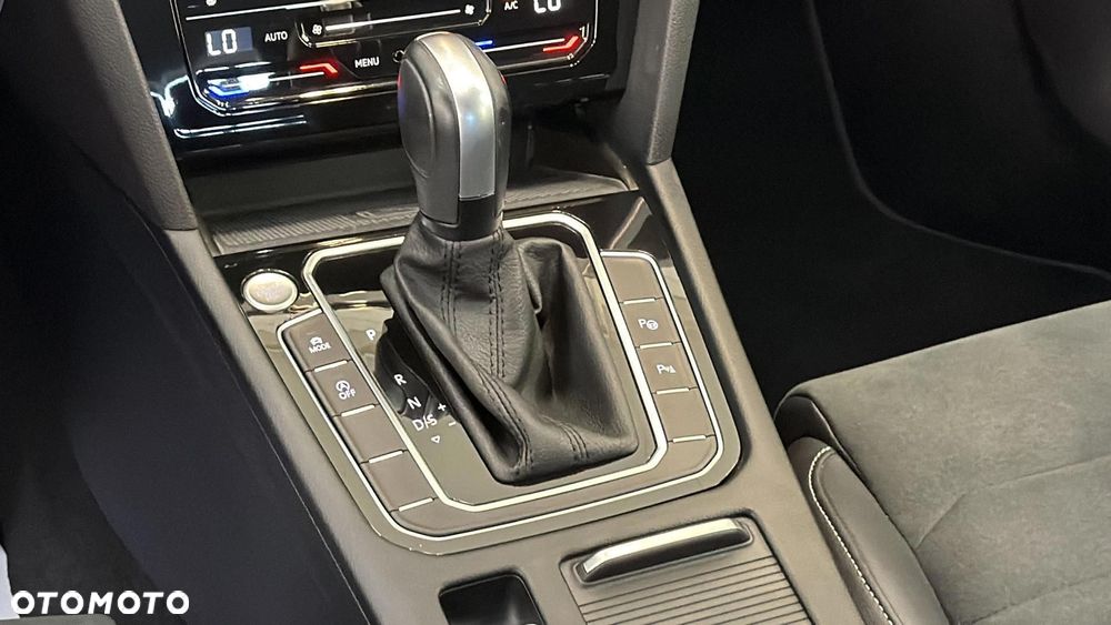 Volkswagen Passat 2.0 TDI EVO Elegance DSG - 16