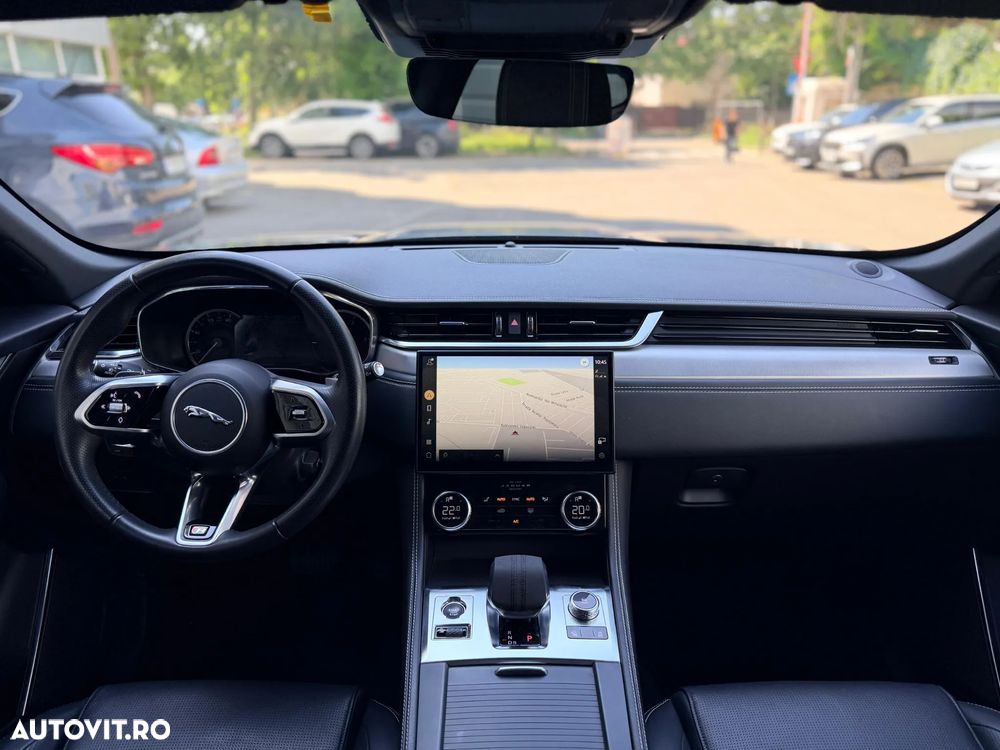 Jaguar F-Pace D200 AWD R-Dynamic SE - 18