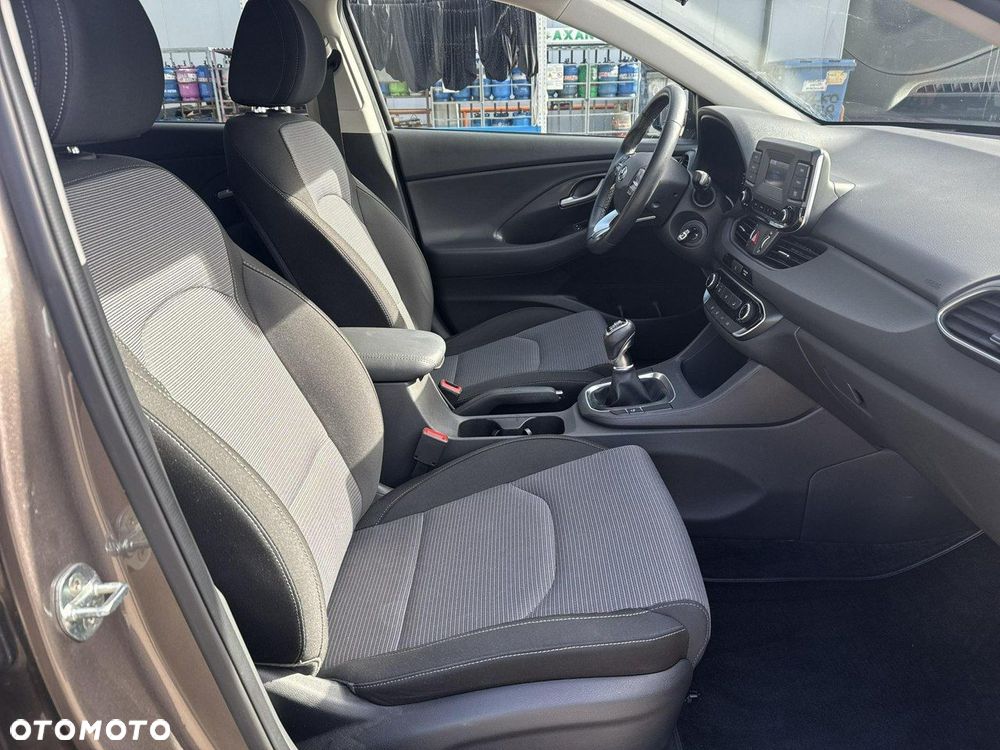 Hyundai i30 1.5 DPI Classic + - 20